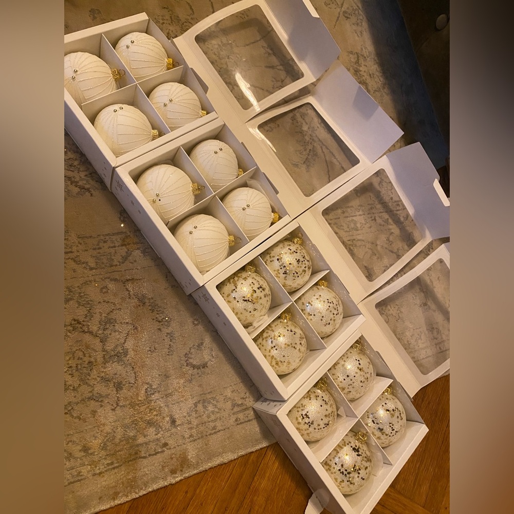 Elegant White and Gold Christmas Ornaments
